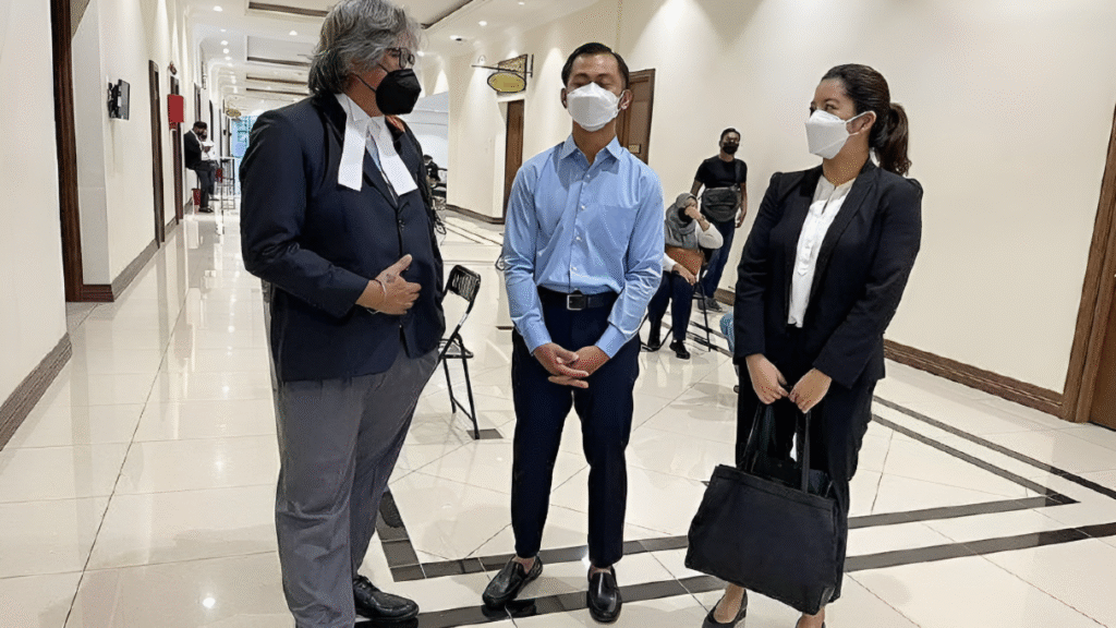 Mohammad Ambree Yunos, the ex-husband, conversing with his legal team during the trial for the murder of Noor Afiyah.